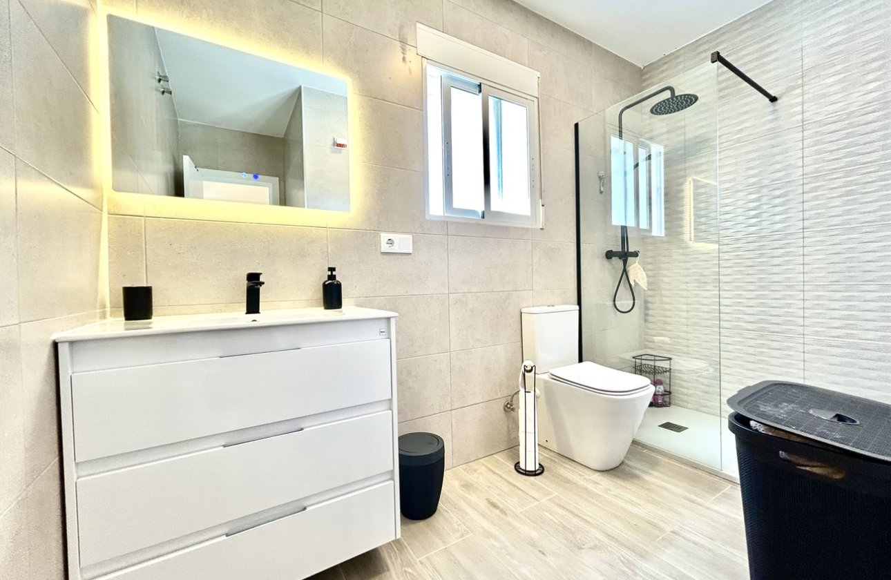 Resale - Villa -
Villamartin - Costa Blanca