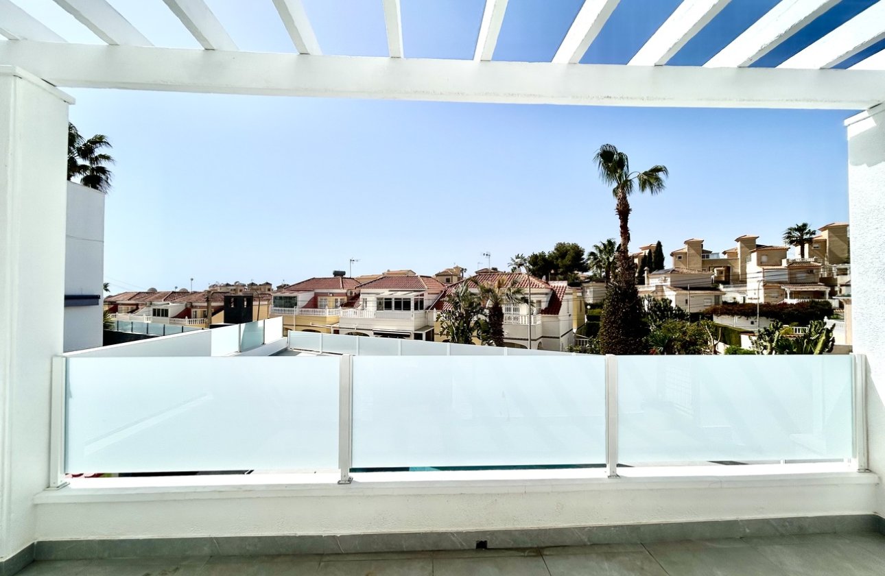 Resale - Villa -
Villamartin - Costa Blanca