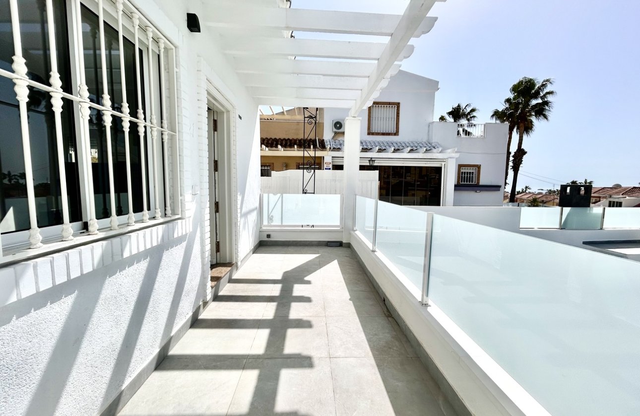 Resale - Villa -
Villamartin - Costa Blanca