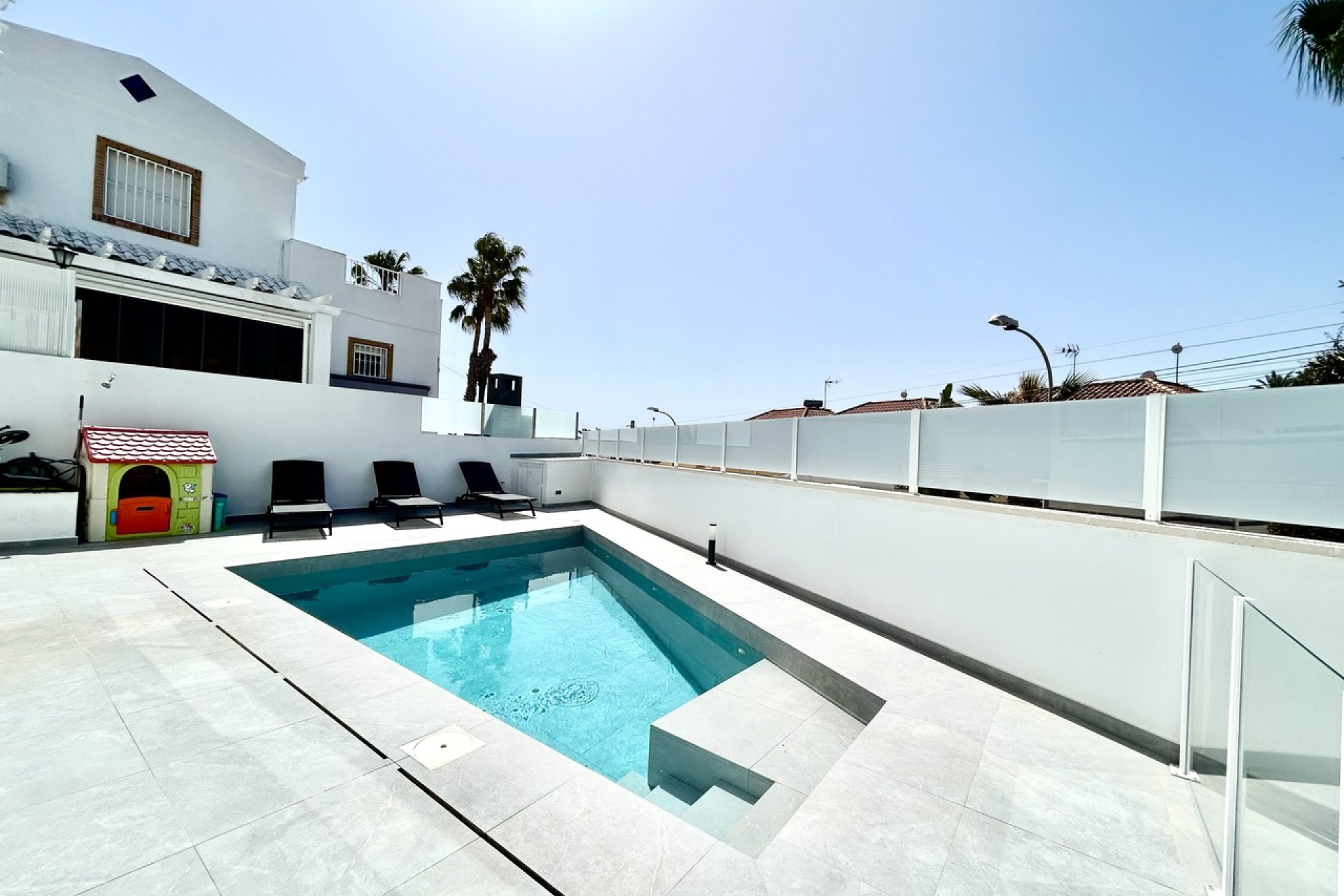 Resale - Villa -
Villamartin - Costa Blanca