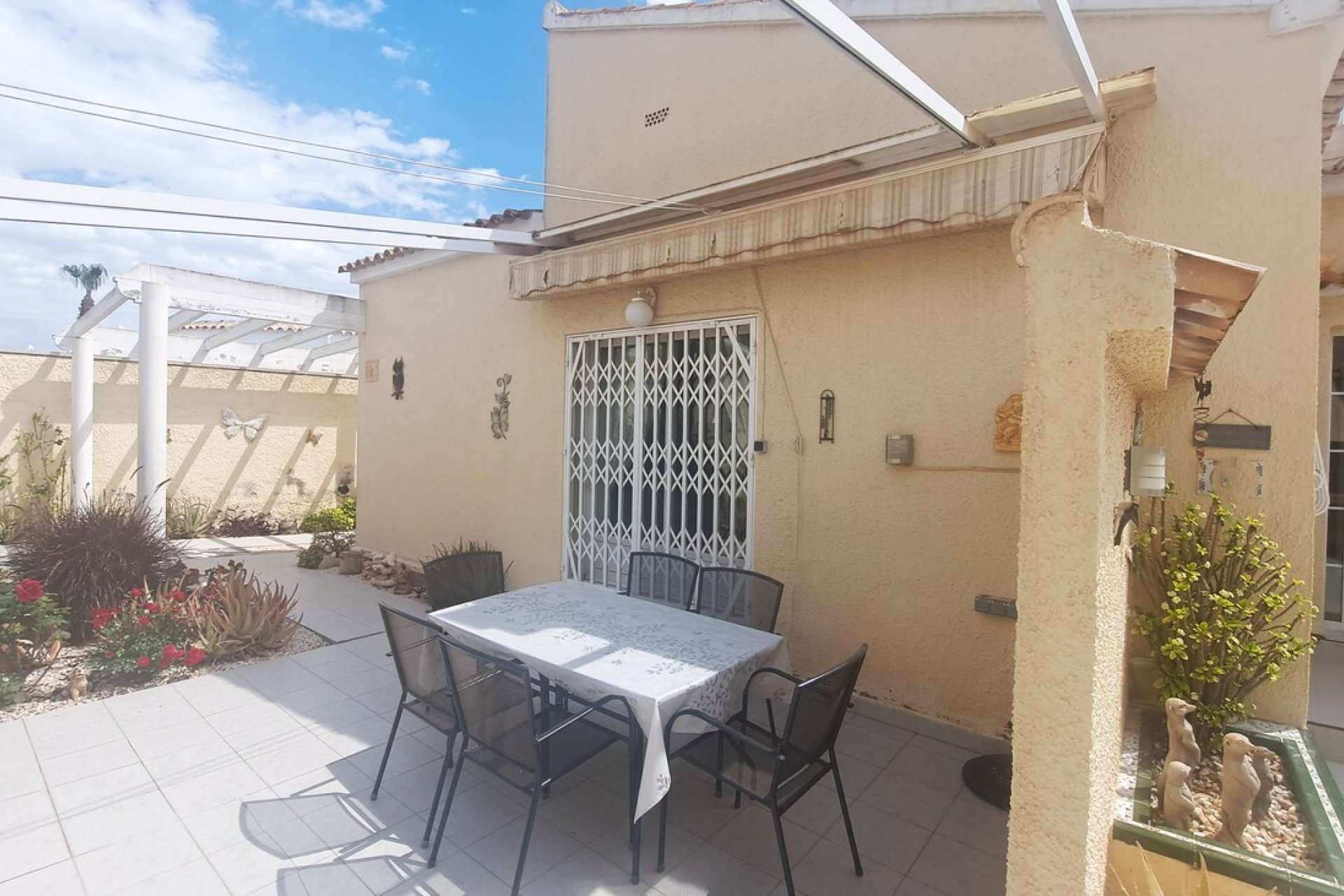 Resale - Villa -
Villamartin - Costa Blanca