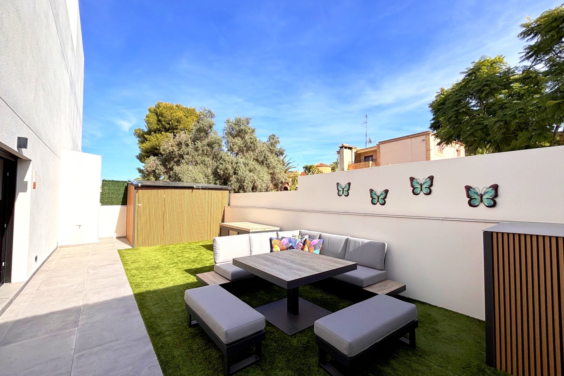 Resale - Villa -
Villamartin - Costa Blanca