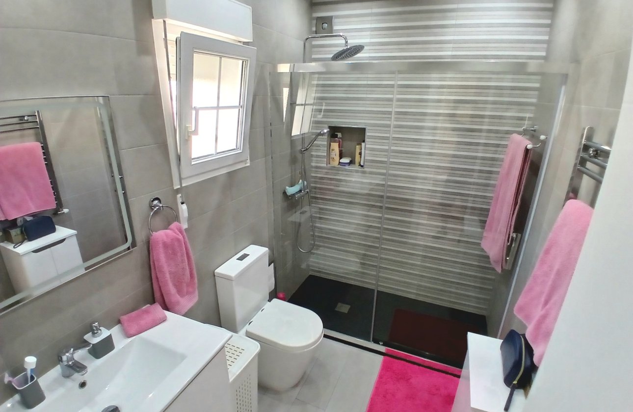 Resale - Villa -
Villamartin - Costa Blanca