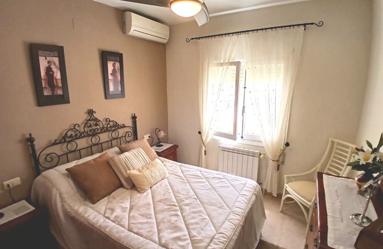 Resale - Villa -
Villamartin - Costa Blanca