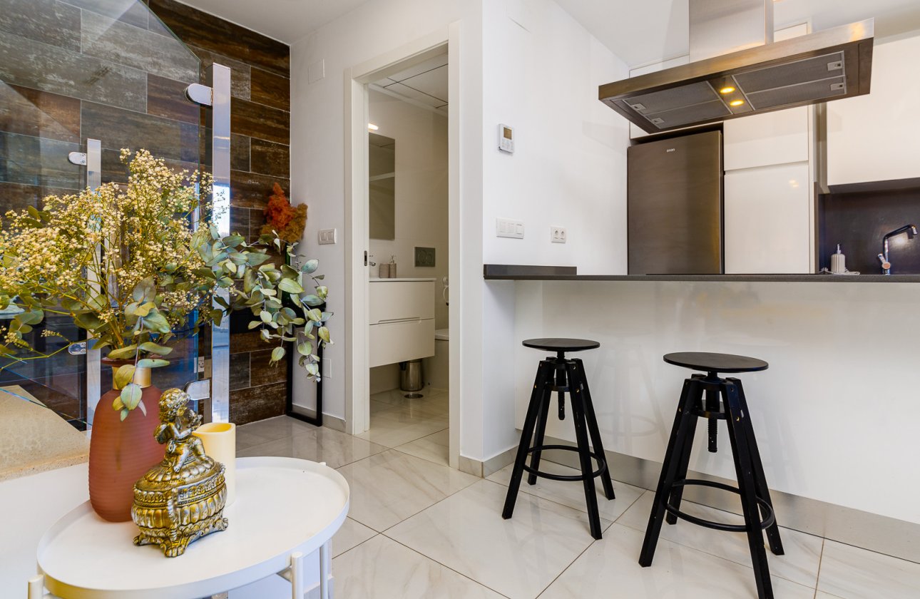 Resale - Villa -
Villamartin - Costa Blanca