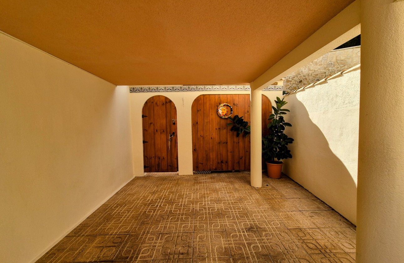 Resale - Villa -
Villamartin - Costa Blanca