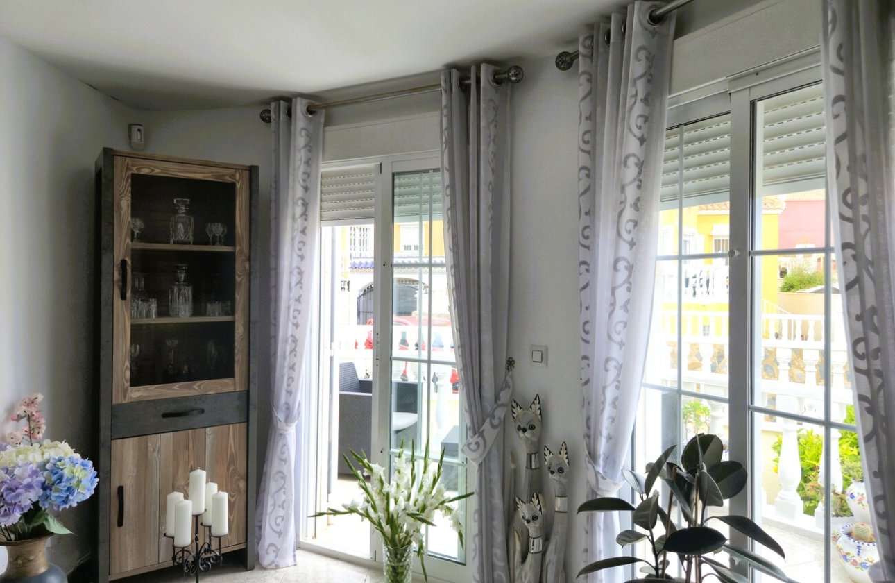 Resale - Villa -
Villamartin - Costa Blanca