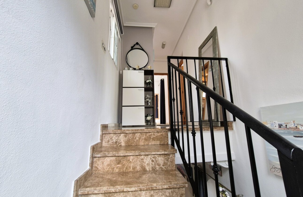 Resale - Villa -
Villamartin - Costa Blanca