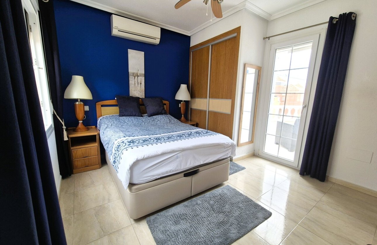 Resale - Villa -
Villamartin - Costa Blanca