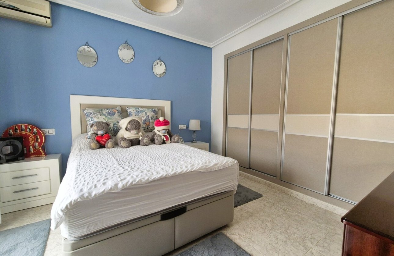 Resale - Villa -
Villamartin - Costa Blanca