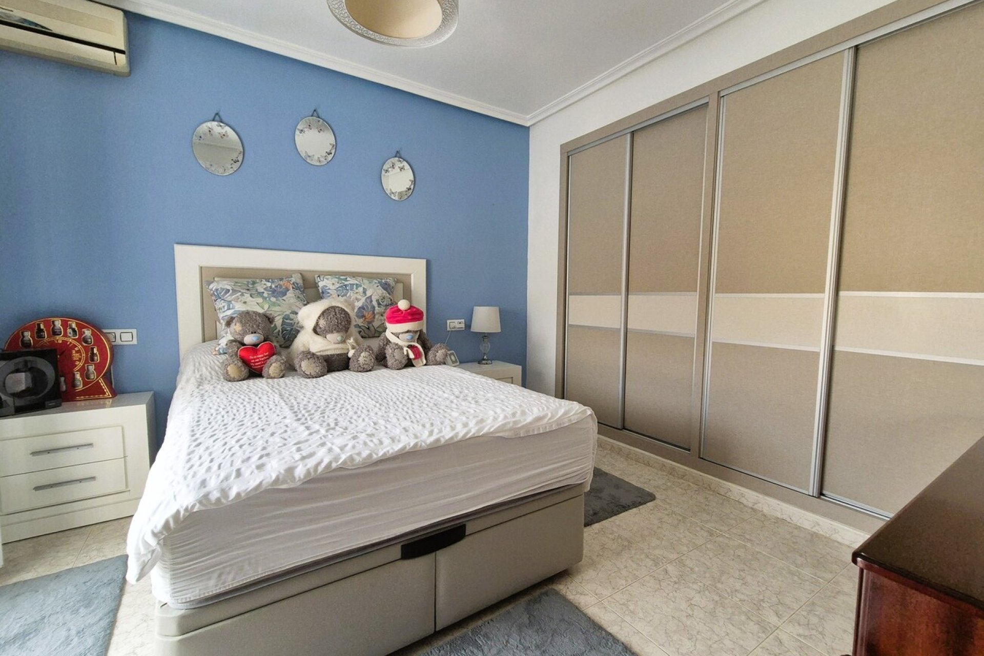 Resale - Villa -
Villamartin - Costa Blanca