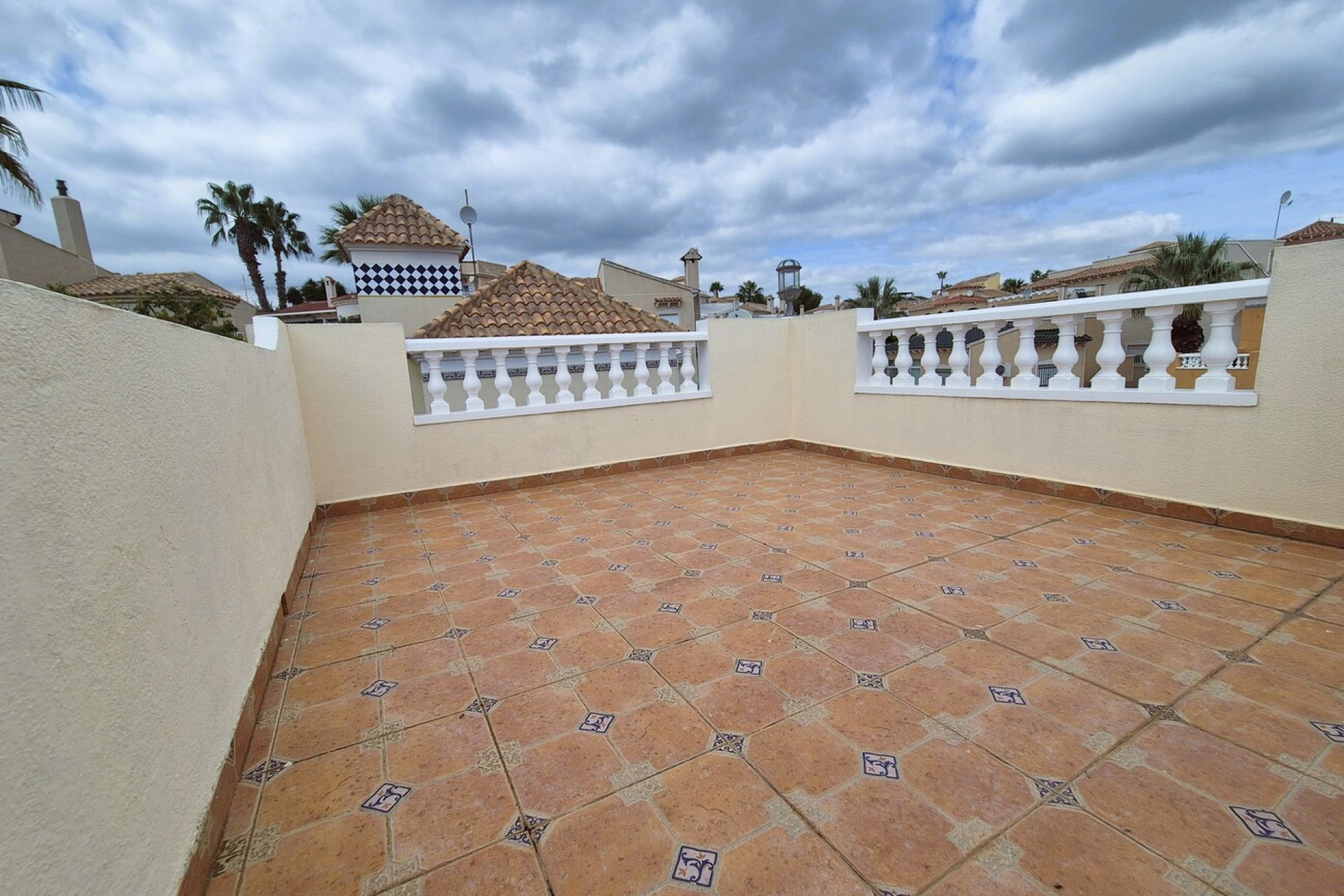 Resale - Villa -
Villamartin - Costa Blanca