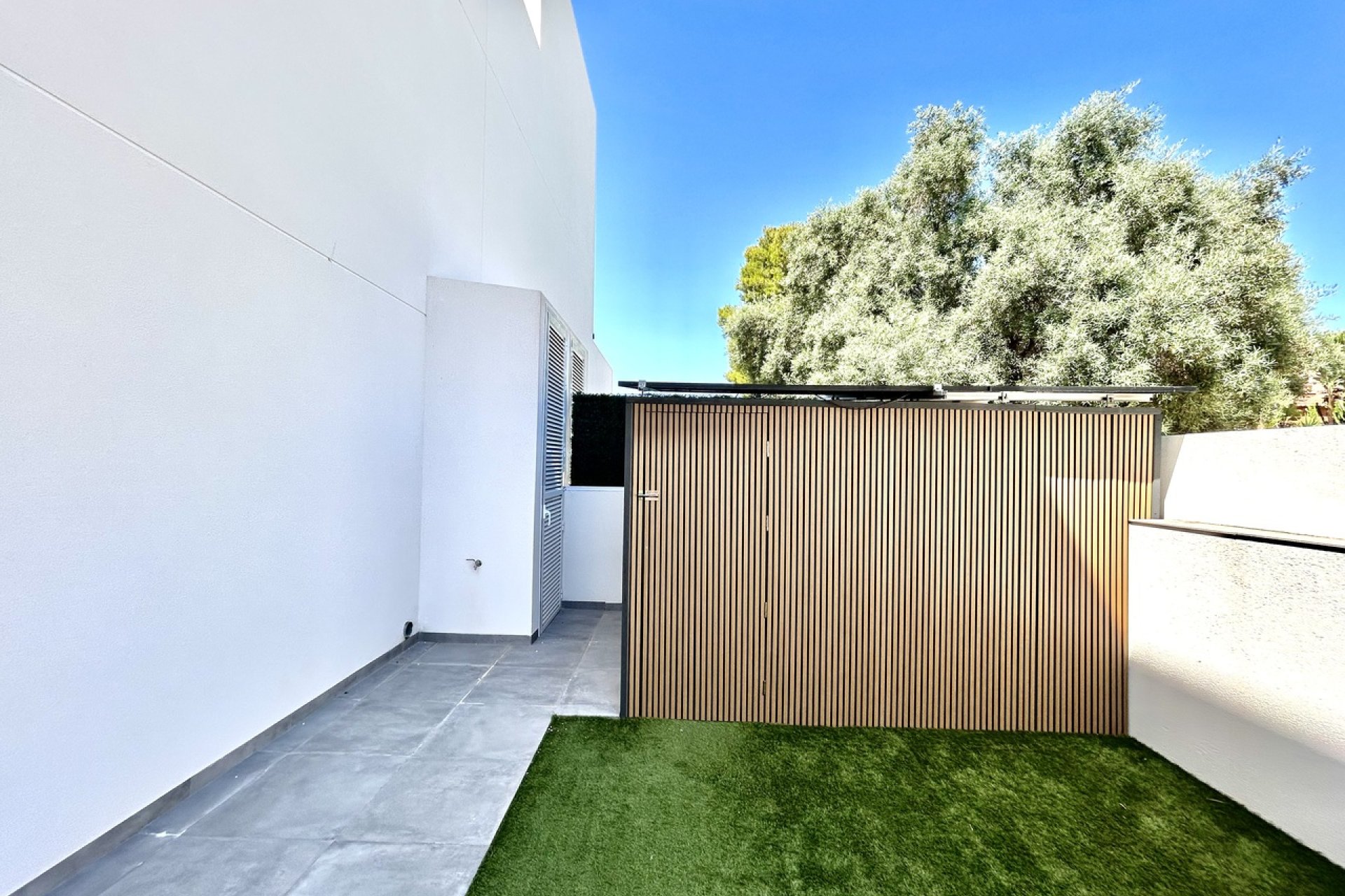 Resale - Villa -
Villamartin - Costa Blanca