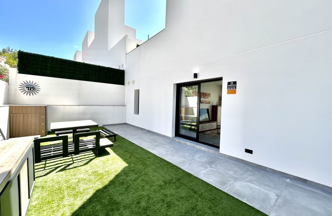 Resale - Villa -
Villamartin - Costa Blanca