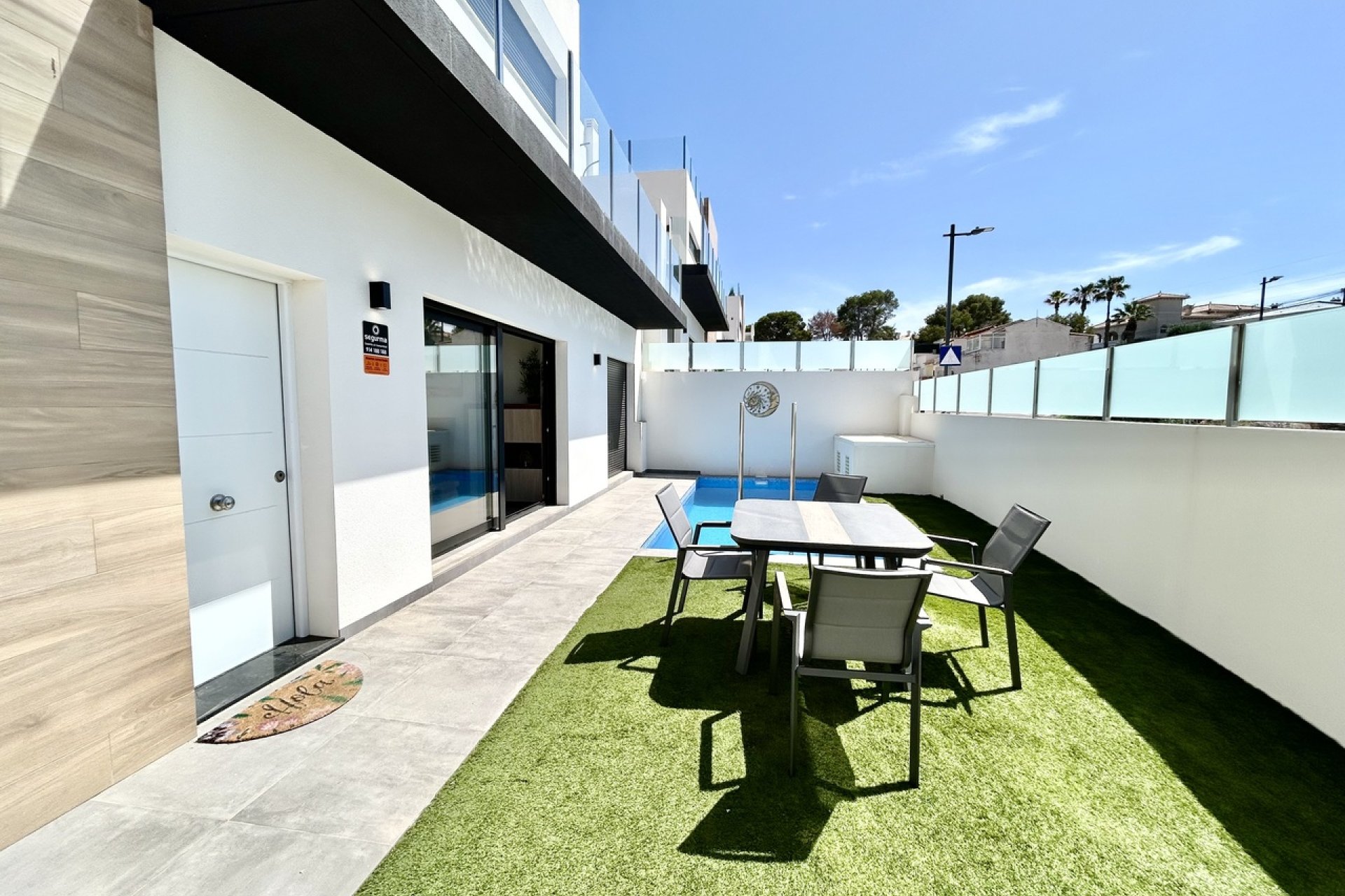 Resale - Villa -
Villamartin - Costa Blanca