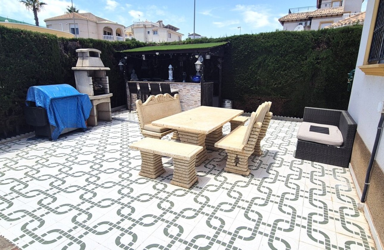 Resale - Villa -
Villamartin - Costa Blanca