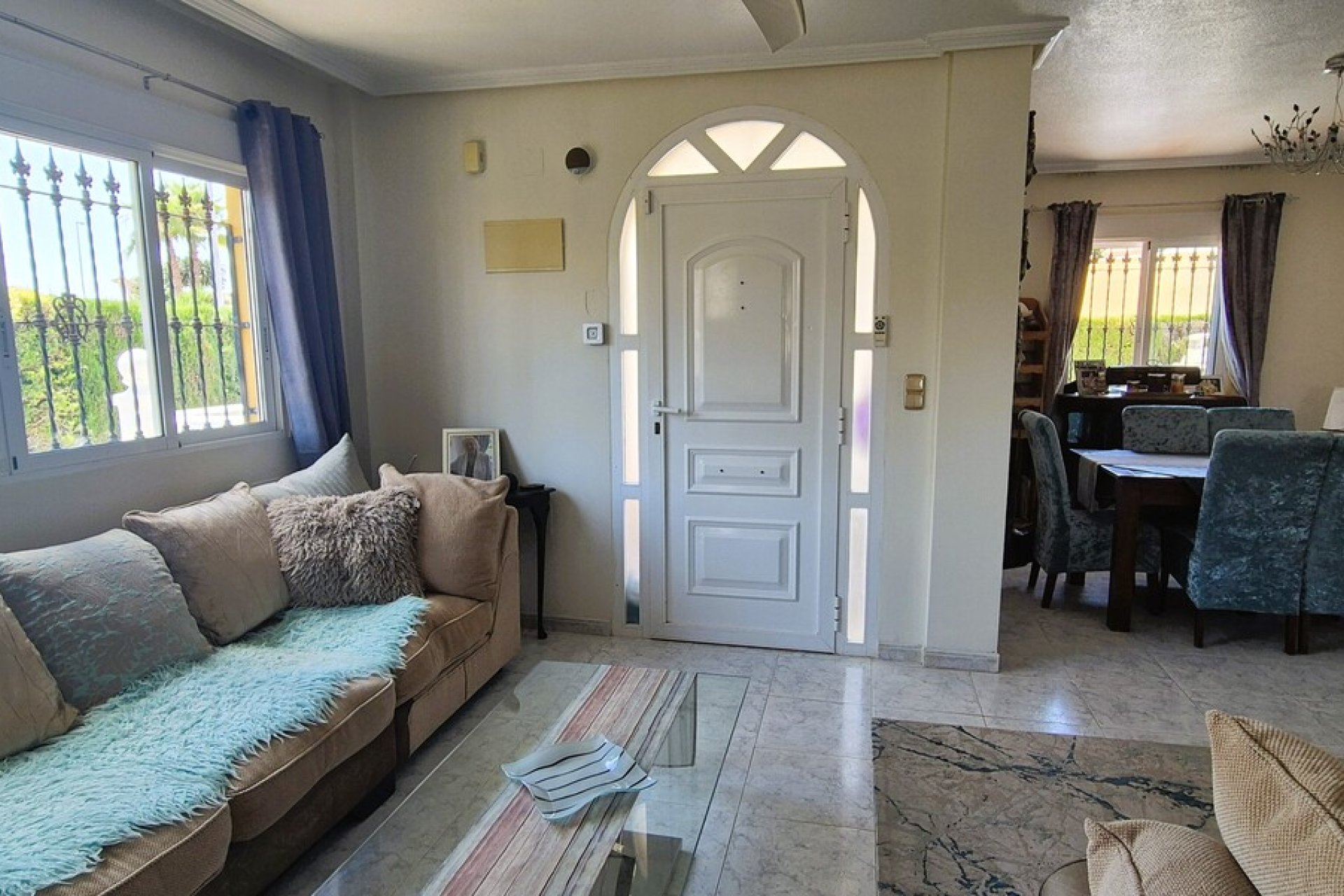 Resale - Villa -
Villamartin - Costa Blanca