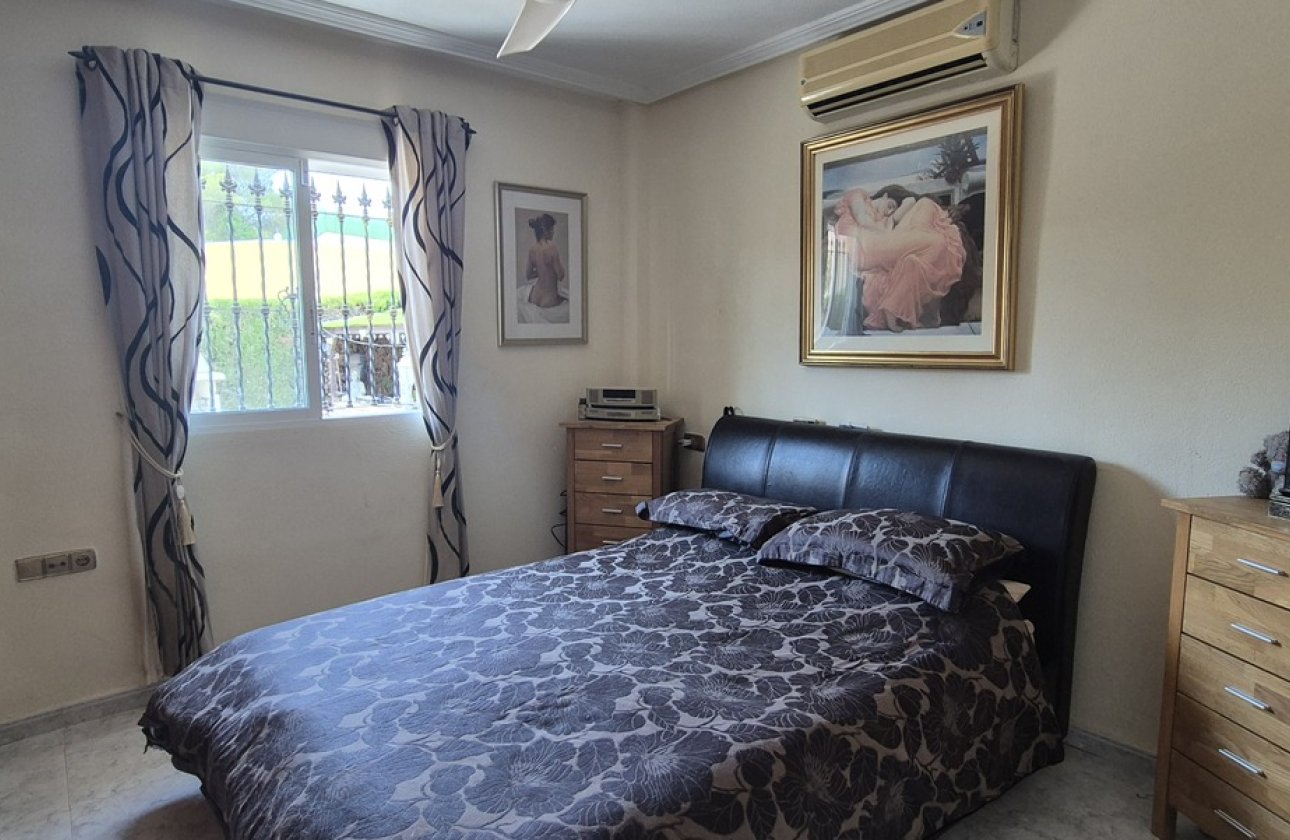 Resale - Villa -
Villamartin - Costa Blanca