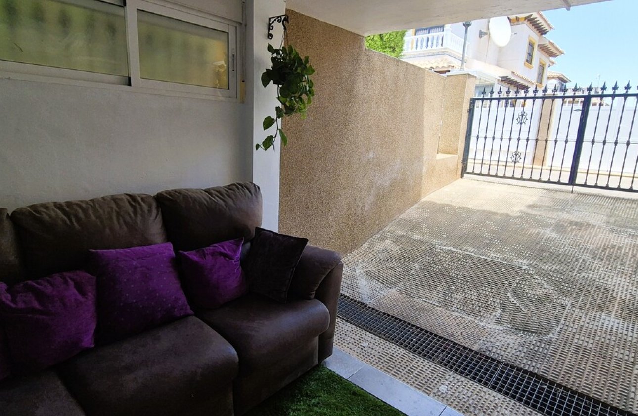 Resale - Villa -
Villamartin - Costa Blanca