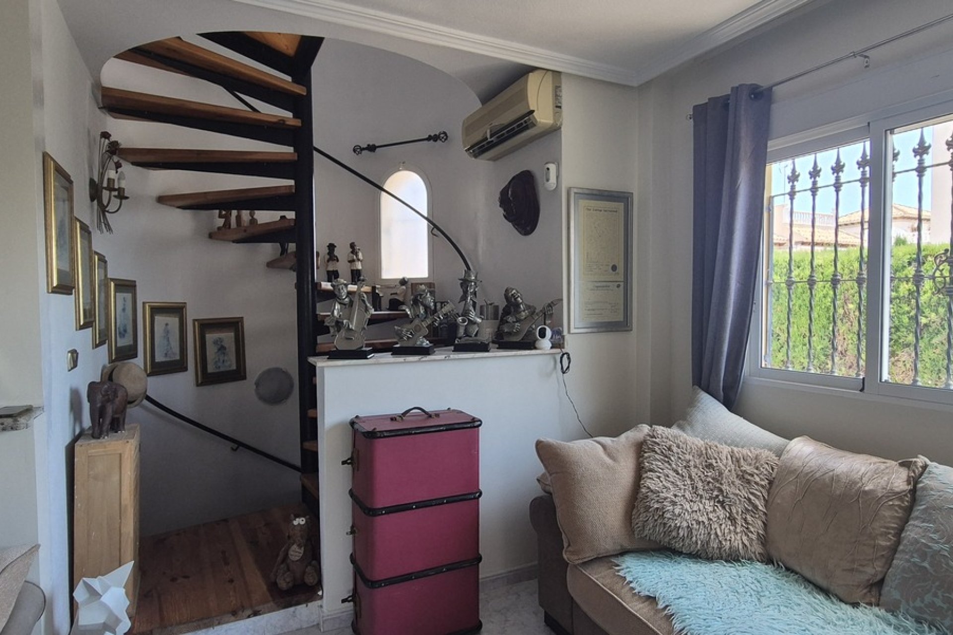 Resale - Villa -
Villamartin - Costa Blanca