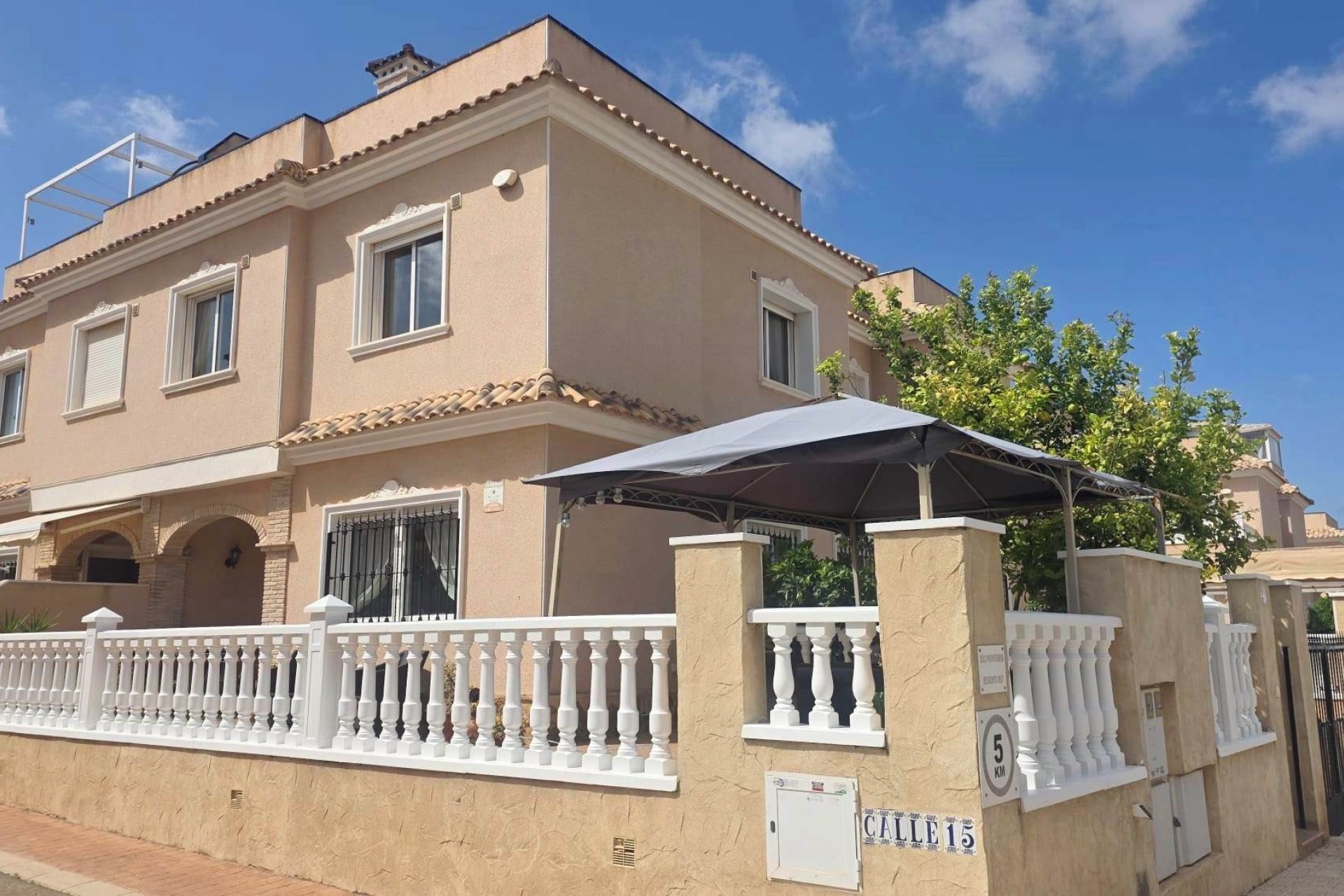 Resale - Villa -
Villamartin - Costa Blanca