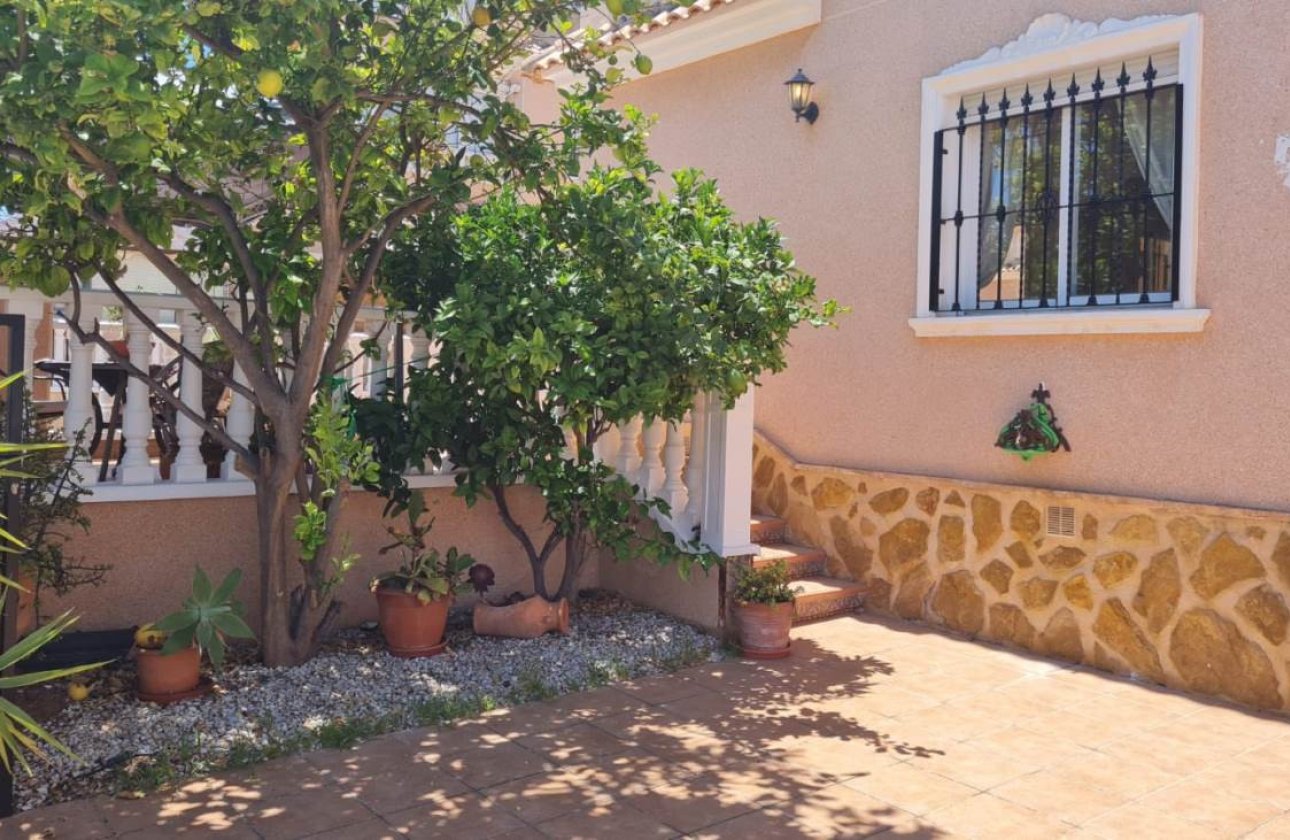 Resale - Villa -
Villamartin - Costa Blanca