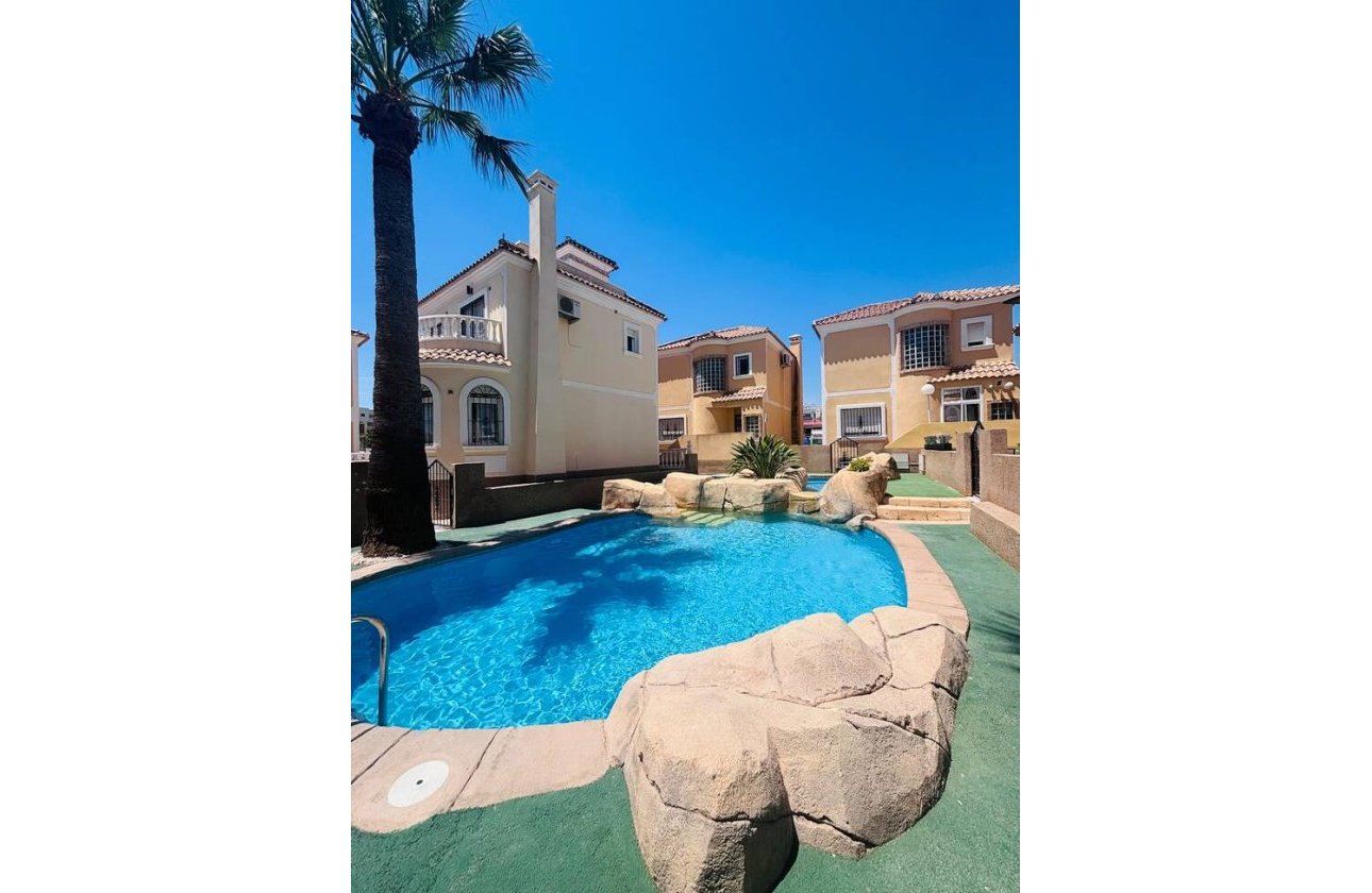 Resale - Villa -
Villamartin - Costa Blanca