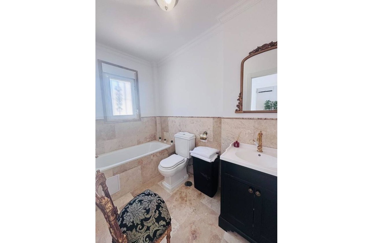 Resale - Villa -
Villamartin - Costa Blanca