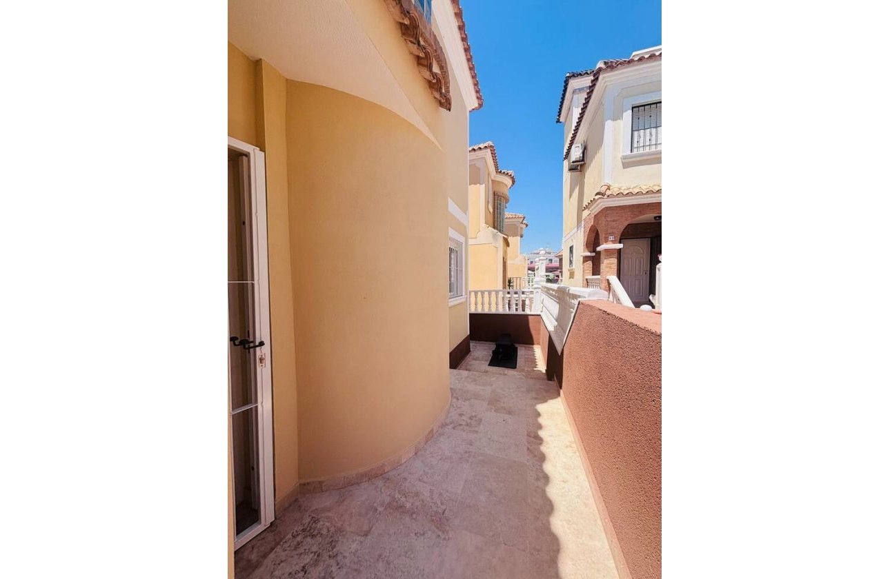 Resale - Villa -
Villamartin - Costa Blanca