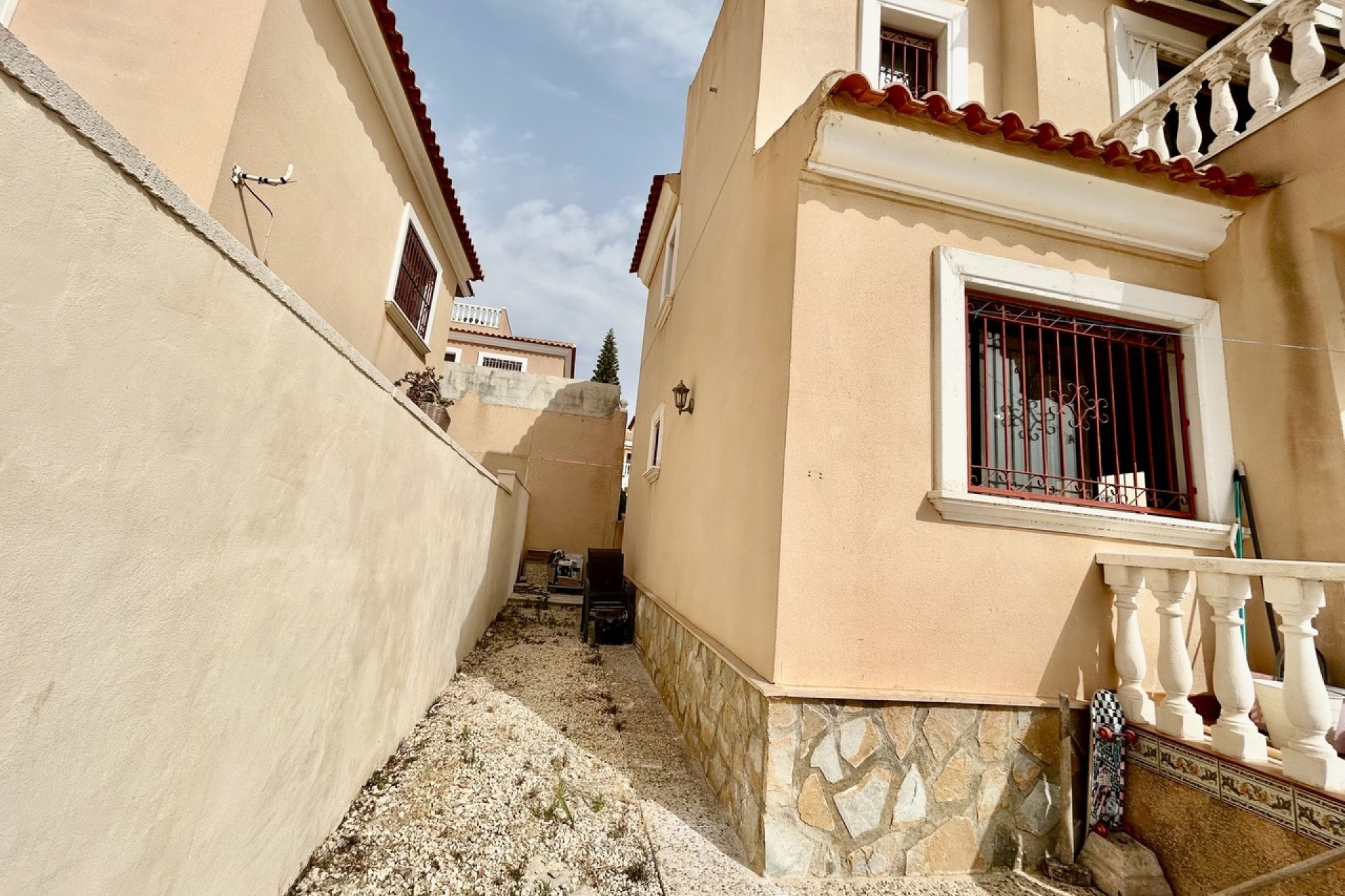 Resale - Villa -
Villamartin - Costa Blanca
