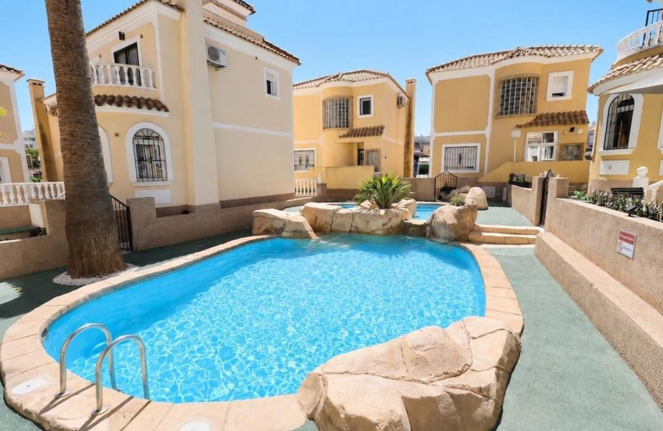 Resale - Villa -
Villamartin - Costa Blanca