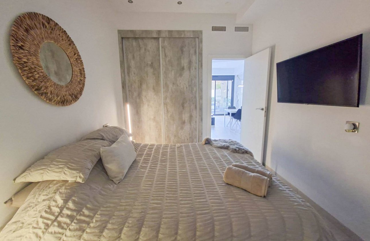 Resale - Villa -
Villamartin - Costa Blanca