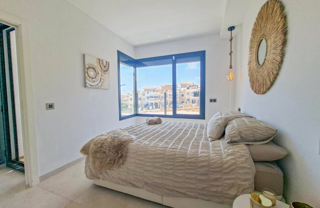 Resale - Villa -
Villamartin - Costa Blanca