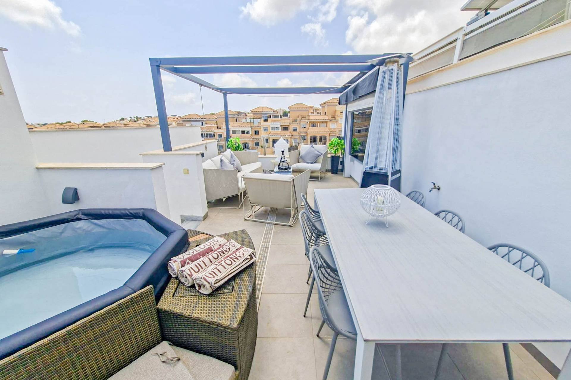 Resale - Villa -
Villamartin - Costa Blanca
