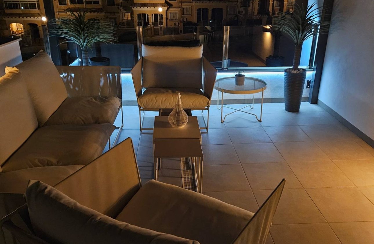 Resale - Villa -
Villamartin - Costa Blanca