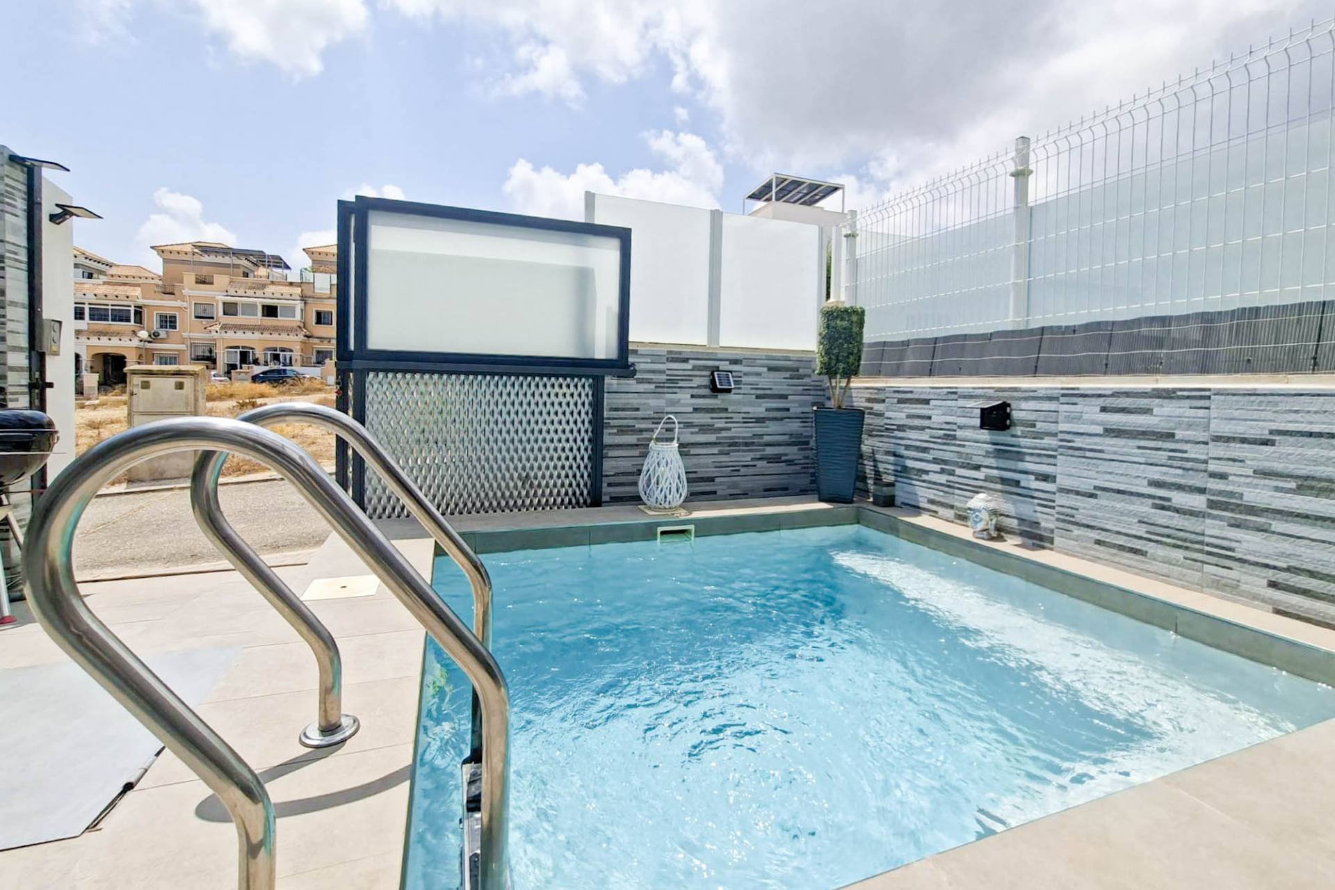 Resale - Villa -
Villamartin - Costa Blanca