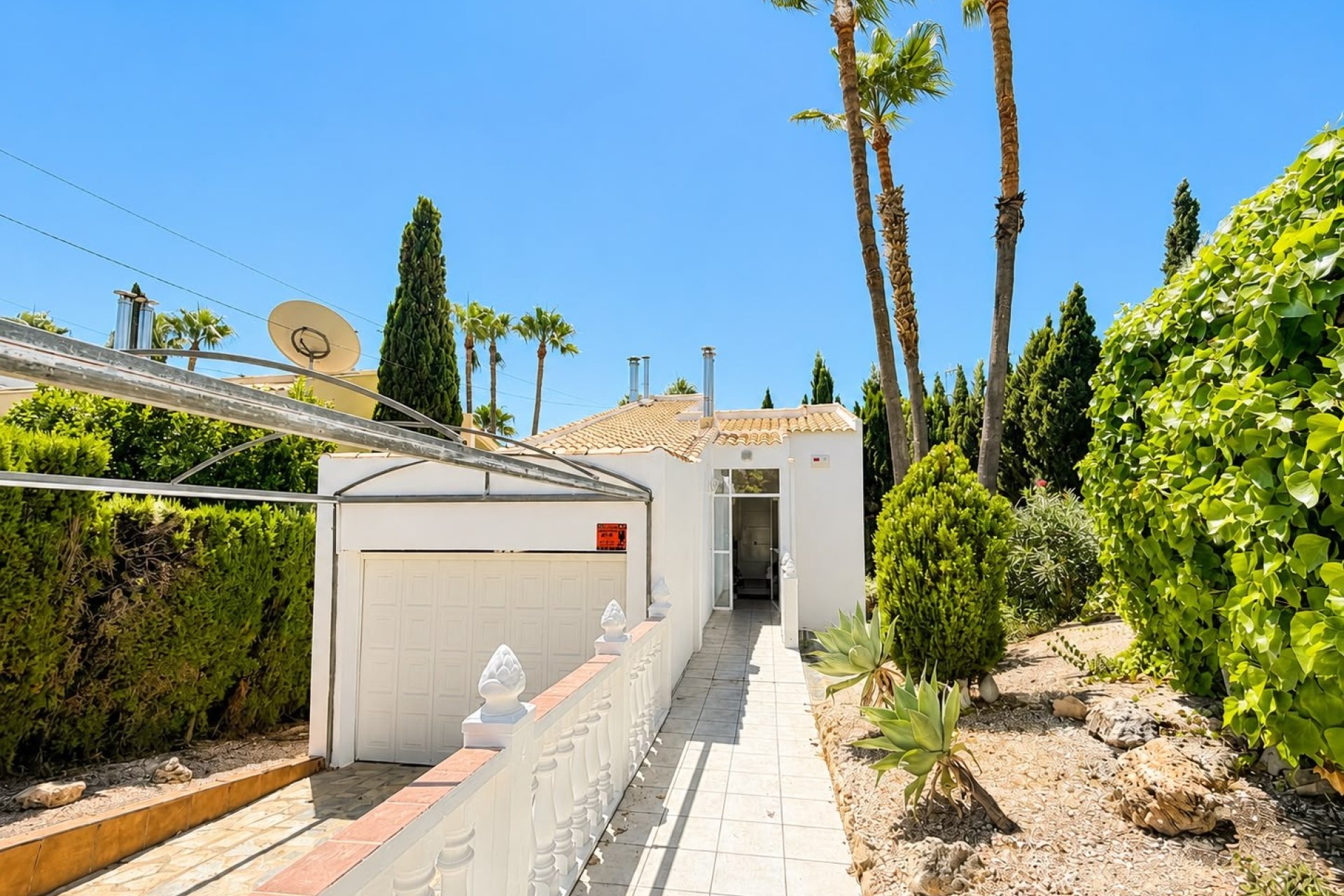 Resale - Villa -
Villamartin - Costa Blanca