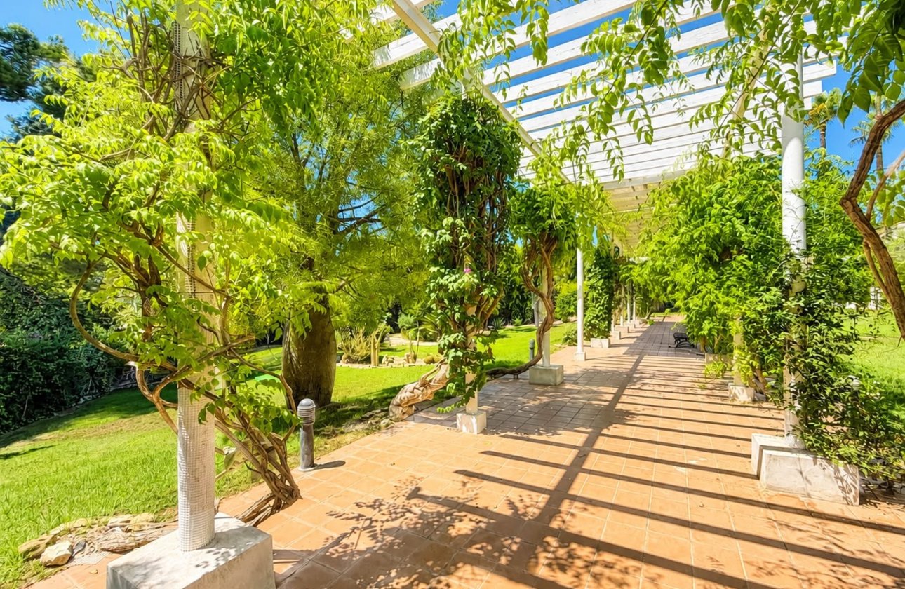 Resale - Villa -
Villamartin - Costa Blanca