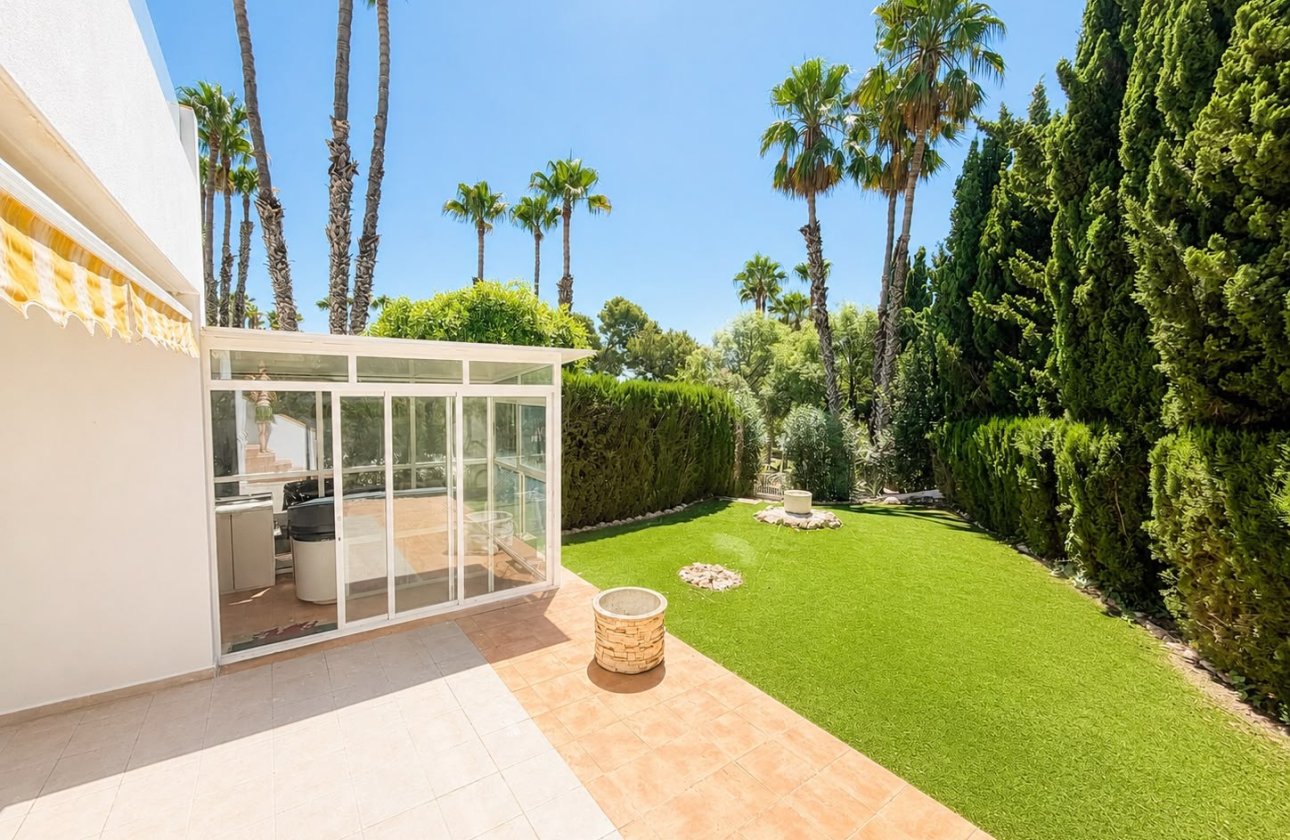 Resale - Villa -
Villamartin - Costa Blanca
