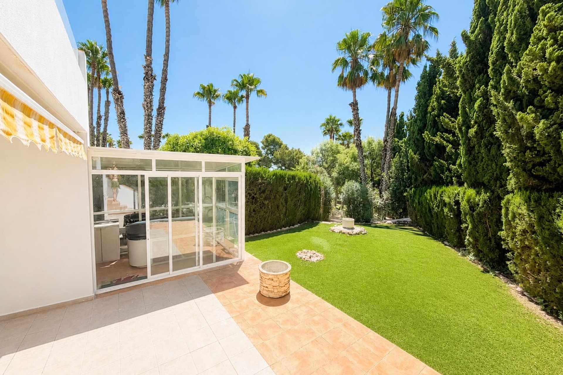 Resale - Villa -
Villamartin - Costa Blanca