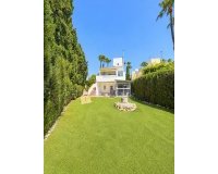 Resale - Villa -
Villamartin - Costa Blanca