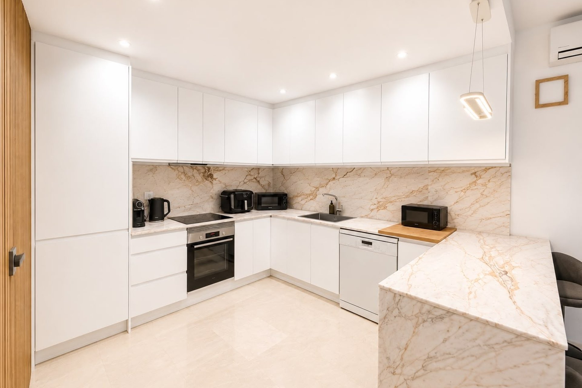 Resale - Villa -
Villamartin - Costa Blanca