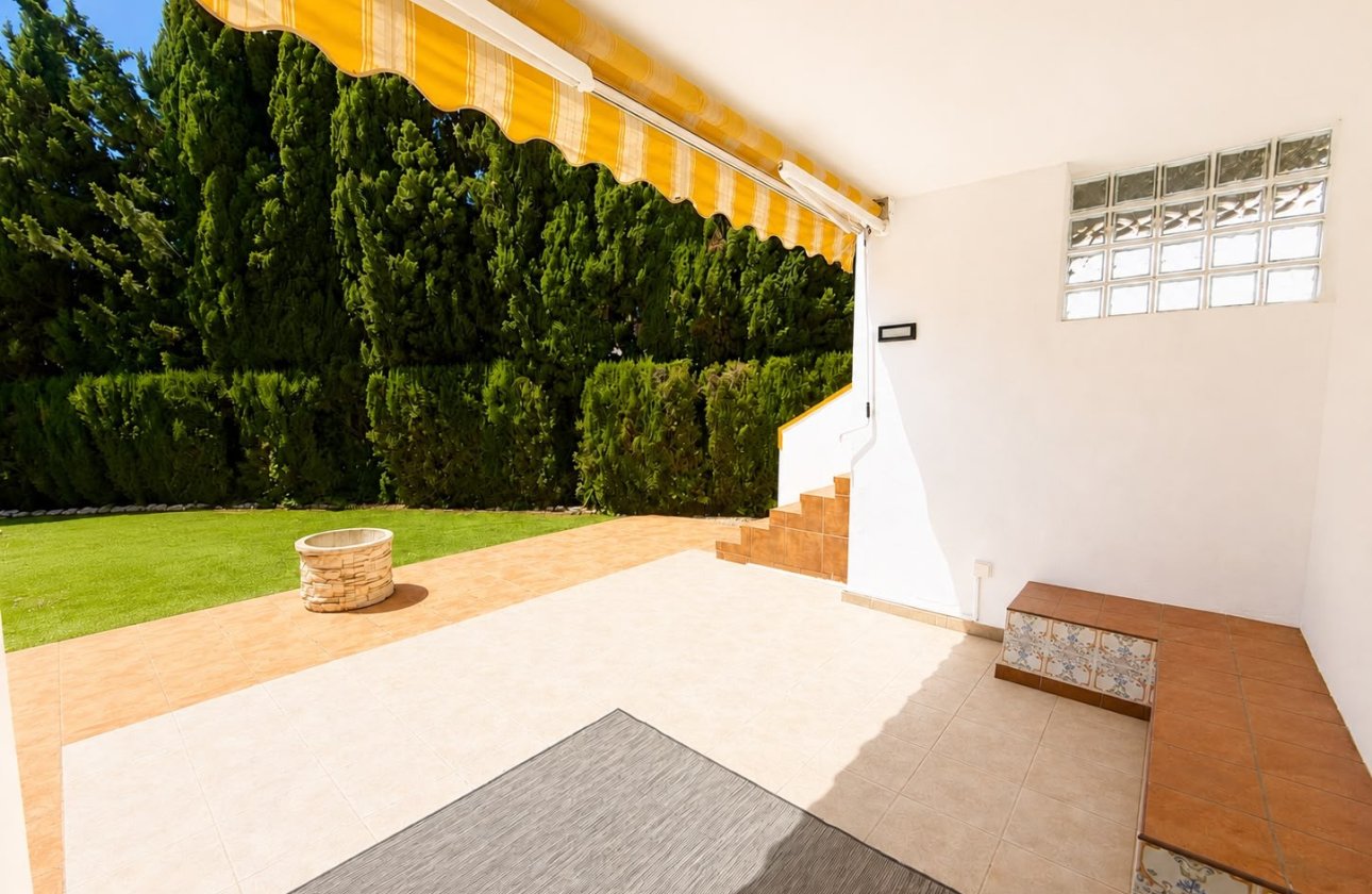 Resale - Villa -
Villamartin - Costa Blanca