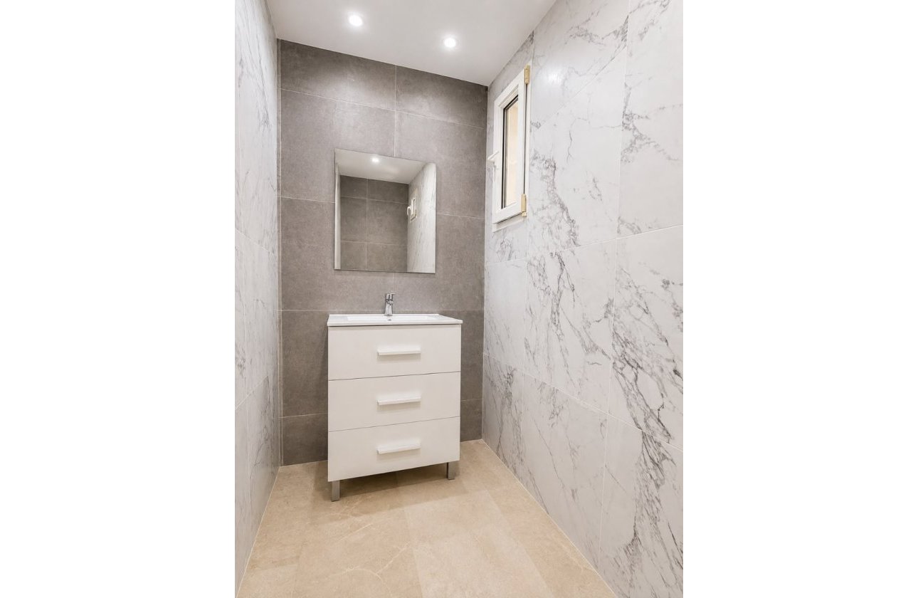 Resale - Villa -
Villamartin - Costa Blanca