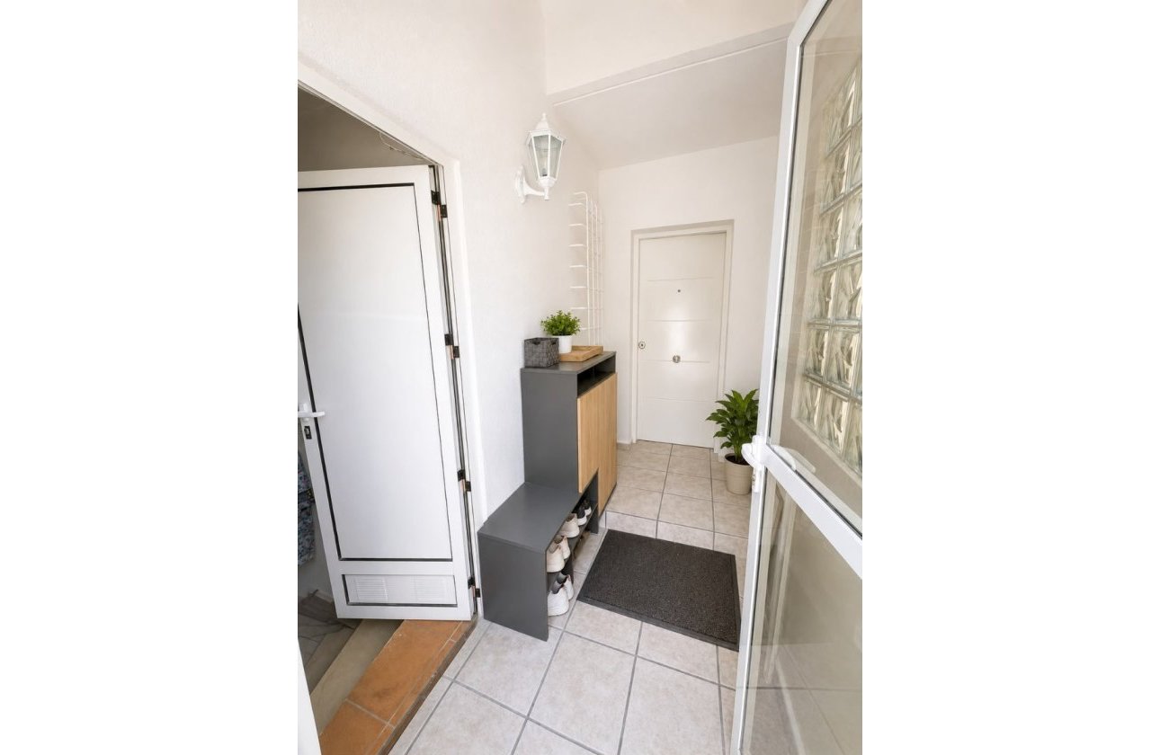 Resale - Villa -
Villamartin - Costa Blanca