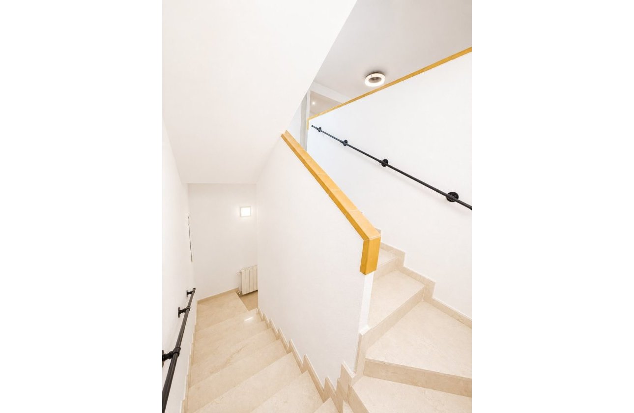Resale - Villa -
Villamartin - Costa Blanca
