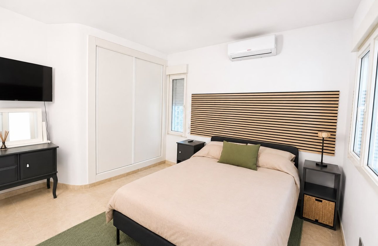 Resale - Villa -
Villamartin - Costa Blanca