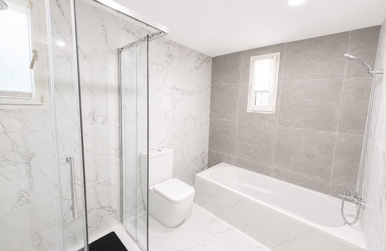 Resale - Villa -
Villamartin - Costa Blanca