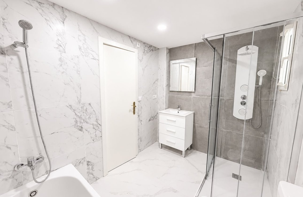 Resale - Villa -
Villamartin - Costa Blanca