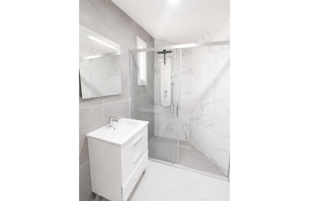 Resale - Villa -
Villamartin - Costa Blanca